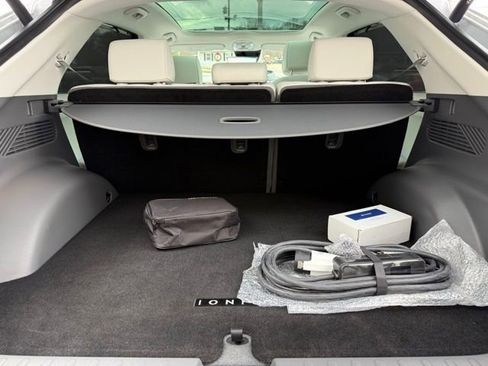 Used 2024 Hyundai Ioniq 5 Limited image 13