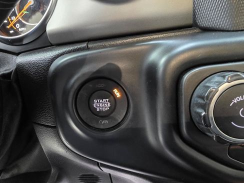 Used 2021 Jeep Wrangler Unlimited Sport AWD/4WD image 33