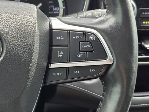 Used 2021 Toyota Highlander Limited image 18