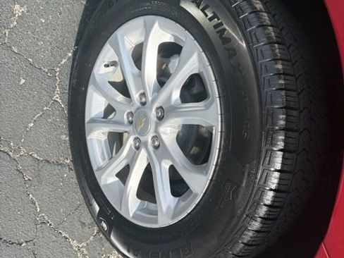 Used 2020 Chevrolet Equinox LT w/ Driver Convenience Package image 9