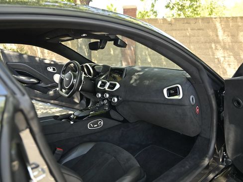 Used 2020 Aston Martin V8 Vantage Coupe RWD image 22