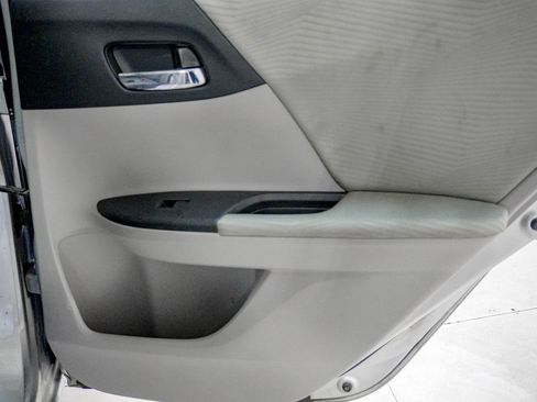 Used 2014 Honda Accord LX image 32