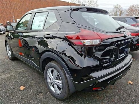 Used 2024 Nissan Kicks S image 3