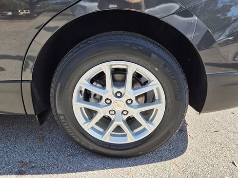 Used 2023 Chevrolet Equinox LT image 18