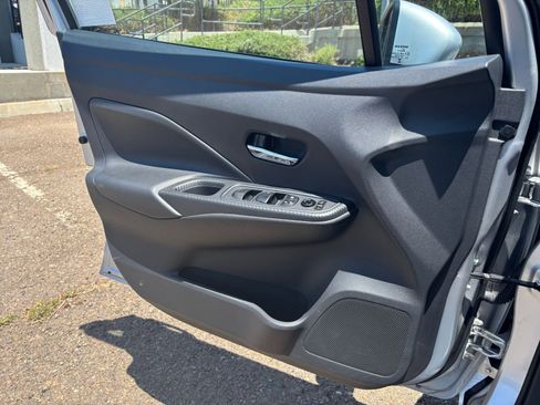 Used 2025 Nissan Versa SV FWD image 18