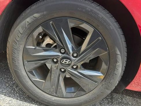 Used 2023 Hyundai Elantra SEL FWD image 5