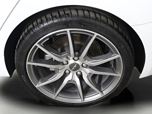 Used 2023 Genesis G70 2.0T image 11