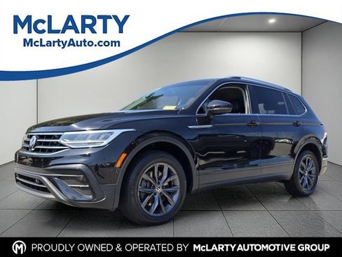 Certified 2022 Volkswagen Tiguan SE FWD image 1