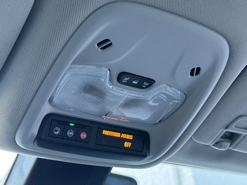 Used 2023 Chevrolet Bolt EUV Premier image 24