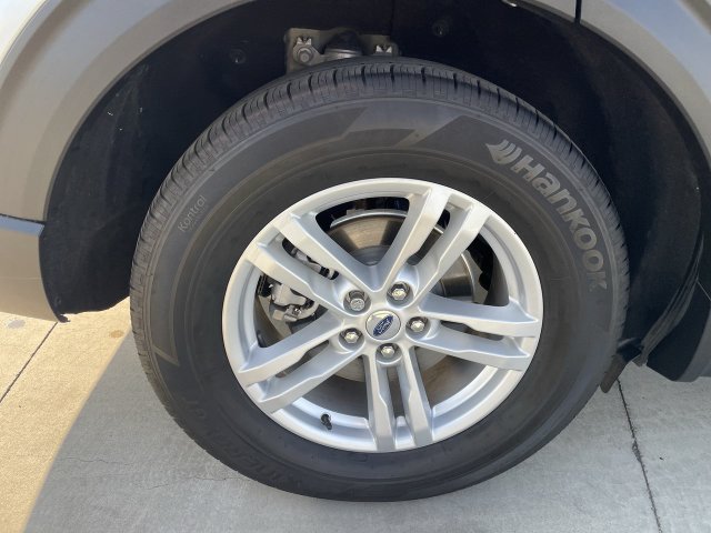 Used 2024 Ford Explorer XLT w/ Equipment Group 202A RWD image 31