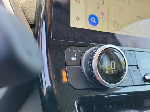 Used 2025 Toyota Highlander XLE image 19