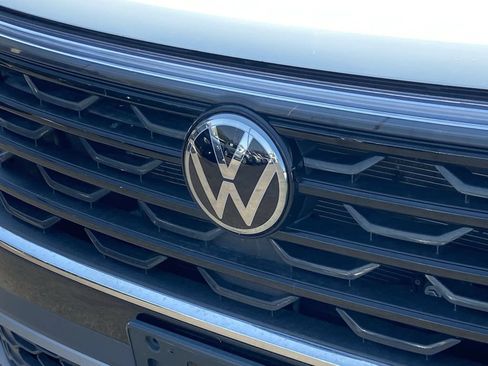 Used 2025 Volkswagen Atlas Cross Sport SE FWD image 26