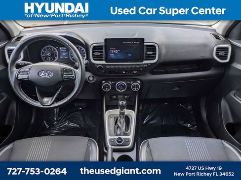 Certified 2022 Hyundai Venue Limited w/ Cargo Package FWD image 15