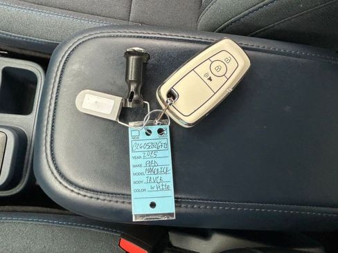 Used 2025 Ford Maverick XLT w/ Equipment Group 302A AWD/4WD image 18