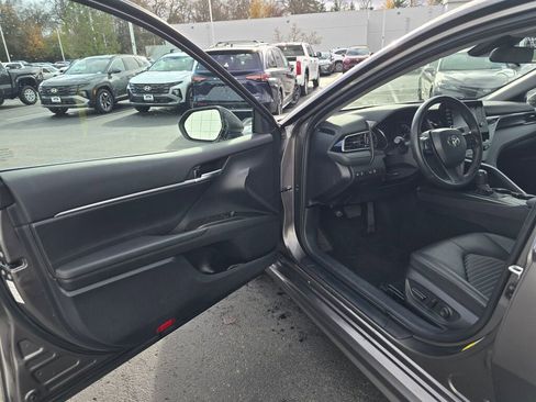 Used 2024 Toyota Camry SE image 18