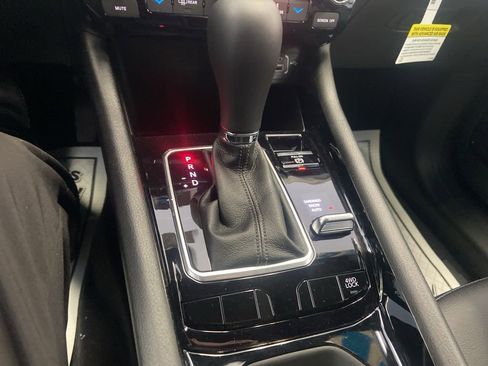 New 2026 Jeep Compass Limited image 32