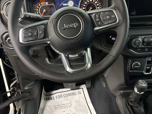 New 2025 Jeep Wrangler Unlimited Sahara AWD/4WD image 11