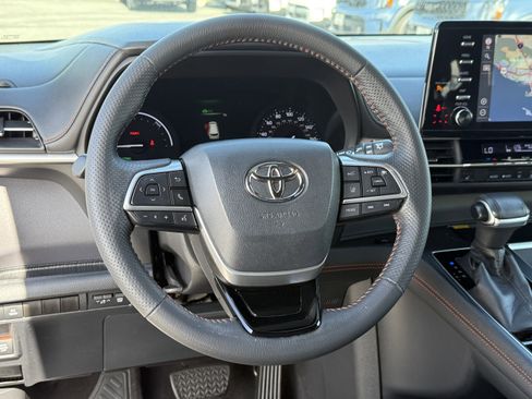 Used 2021 Toyota Sienna XSE w/ XSE Plus Package image 25