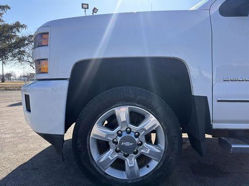 Used 2018 Chevrolet Silverado 2500 LTZ image 39