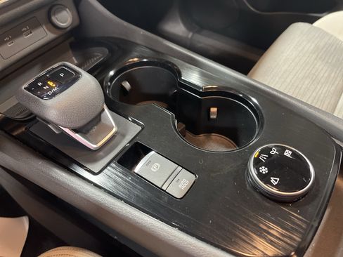 Used 2023 Nissan Rogue SV image 25