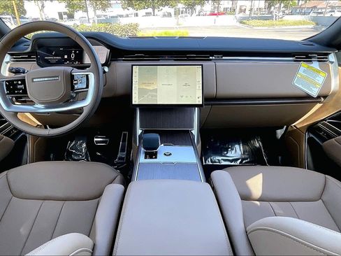 New 2026 Land Rover Range Rover Long Wheelbase SE AWD/4WD image 10