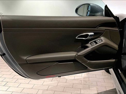 Used 2025 Porsche 718 Cayman w/ Premium Package image 26