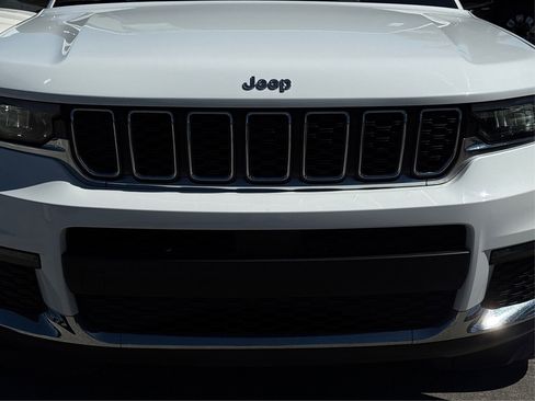 Used 2022 Jeep Grand Cherokee L Limited image 15
