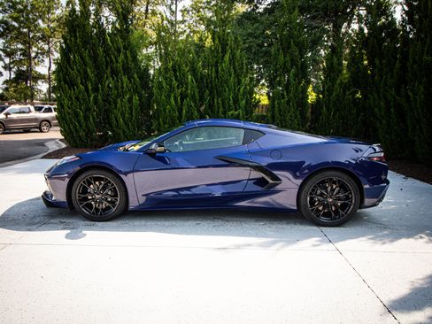 Used 2025 Chevrolet Corvette Stingray Coupe w/ Body-Colour Dual Roof Package RWD image 7