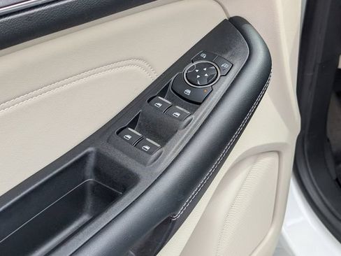 Used 2022 Ford Edge Titanium AWD/4WD image 19