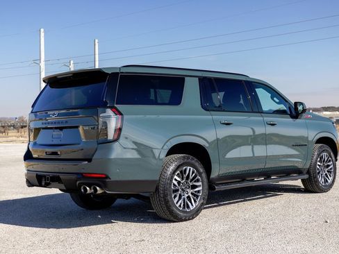 Used 2025 Chevrolet Suburban Z71 w/ Comfort Package image 7