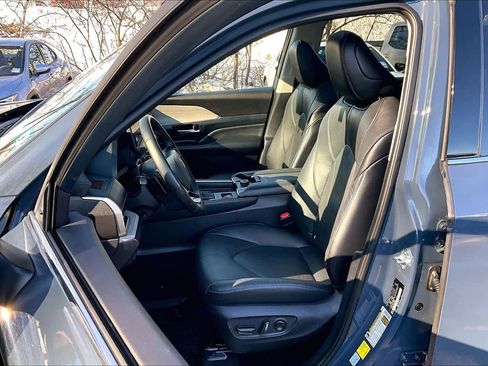 Used 2025 Toyota Grand Highlander AWD image 8