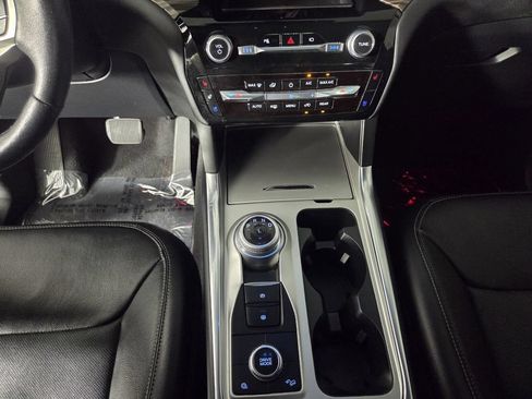 Used 2023 Ford Explorer Limited AWD/4WD image 13