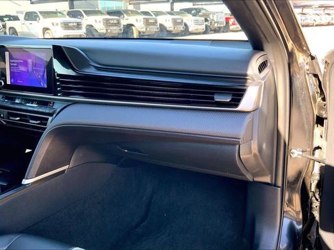 Used 2025 Toyota Camry SE image 19