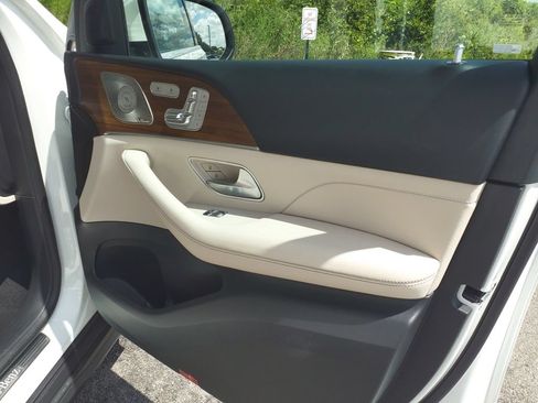 Certified 2024 Mercedes-Benz GLS 450 4MATIC image 11