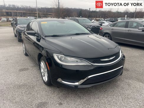 Used 2015 Chrysler 200 Limited w/ Convenience Group image 1