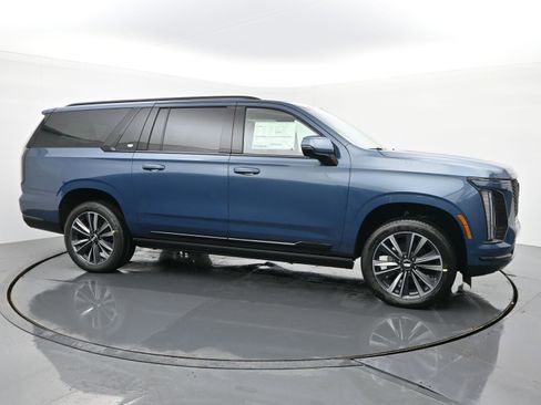 New 2026 Cadillac Escalade ESV Sport image 7