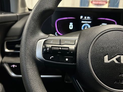 Used 2024 Kia Sportage LX image 17