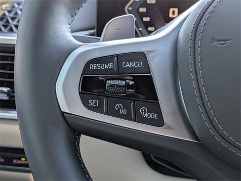 Used 2025 BMW X7 M60i w/ Executive Package image 31