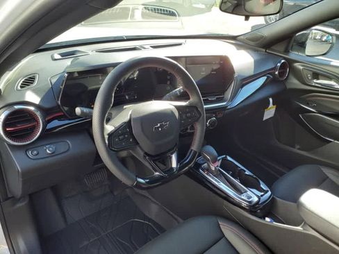 Used 2025 Chevrolet Trax RS w/ Driver Confidence Package image 12