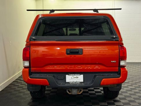 Used 2017 Toyota Tacoma TRD Sport AWD/4WD image 6