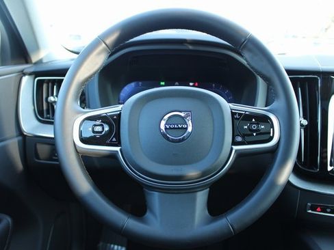 Used 2025 Volvo XC60 B5 Plus image 25