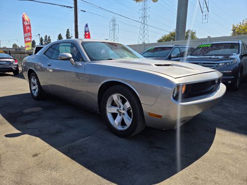 Used 2015 Dodge Challenger SXT w/ Driver Convenience Group image 5