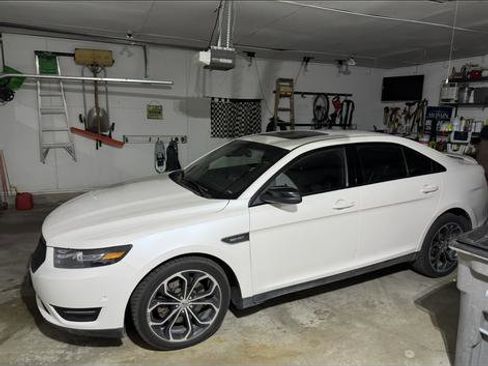 Used 2013 Ford Taurus SHO image 16