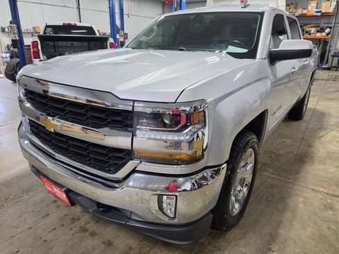 Used 2018 Chevrolet Silverado 1500 LT w/ LT Eassist Package AWD/4WD image 4