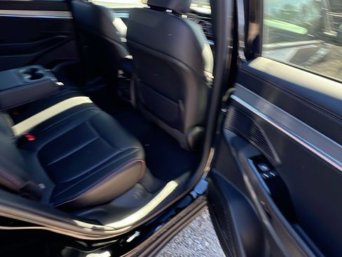 Used 2024 Jeep Wagoneer Launch Edition image 23