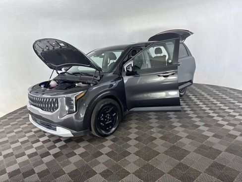 Certified 2025 Kia Carnival FWD image 12