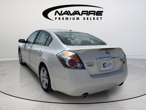 Used 2007 Nissan Altima 3.5 SE w/ Technology Pkg FWD image 2