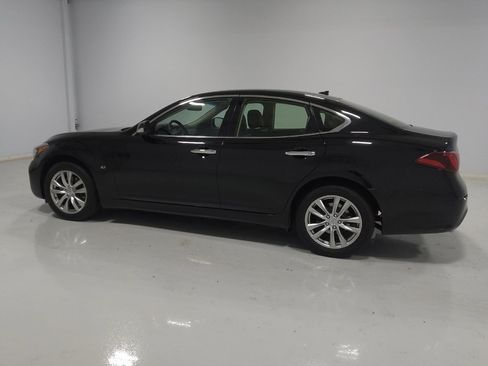 Used 2017 INFINITI Q70 3.7 image 3