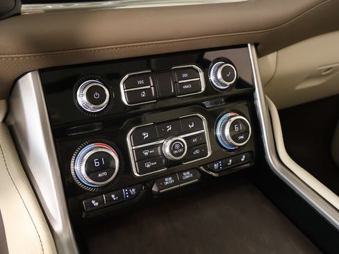 Used 2023 GMC Yukon Denali AWD/4WD image 8