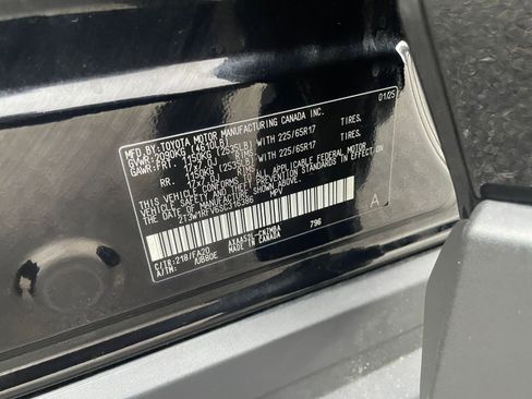 Used 2025 Toyota RAV4 XLE image 29